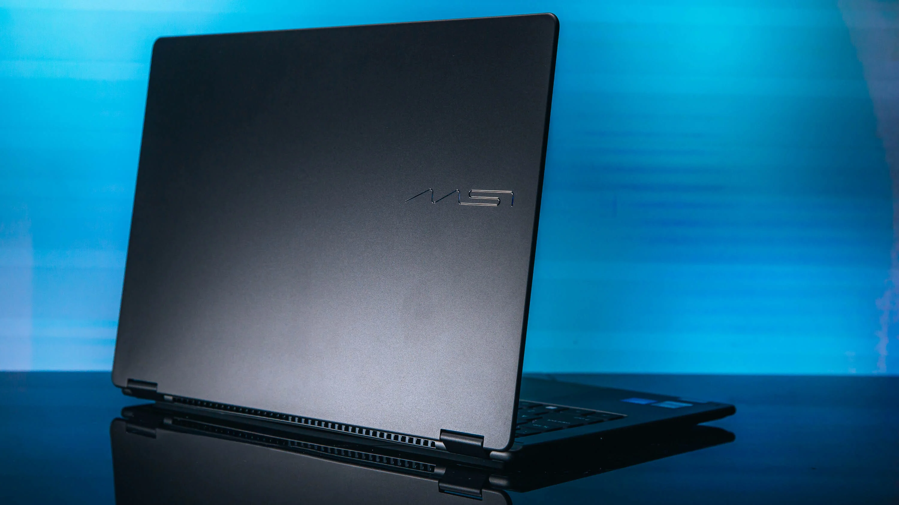 Discover the MSI Prestige 14 Flip AI+ with All-Day Power